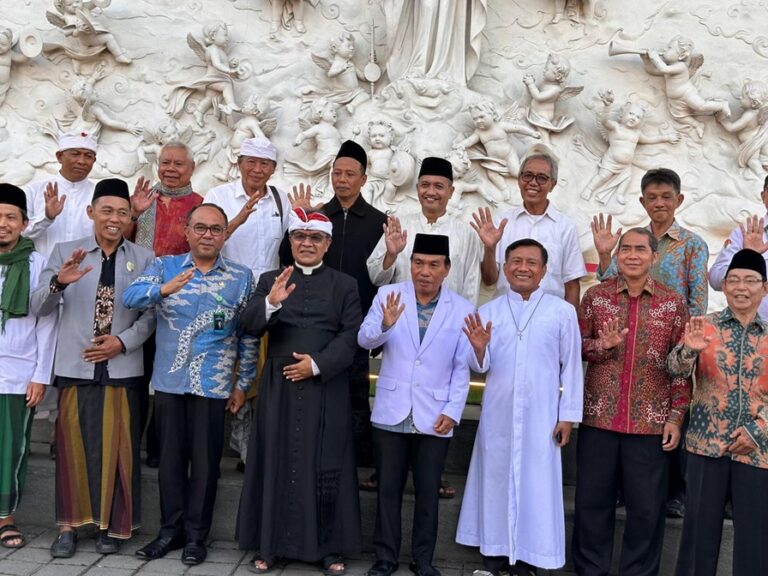 Sekretaris Kom-HAK KWI Safari Ramadan di Sumba Timur dan Bali