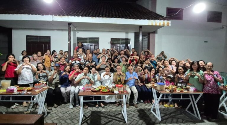 Majelis GKJW Kunjungan Kasih ke Gereja St Paulus Kraksaan