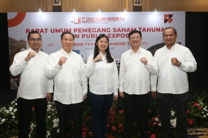 Foto bersama direksi MINE