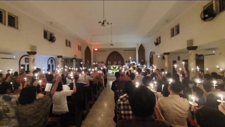 Cahaya Paskah dan Persaudaraan Sejati di Gereja Santo Paulus Kraksaan, Rm Fadjar: Urip Iku Urup