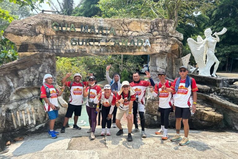 Jalan Kaki 20 Km ke Goa Maria Bukit Kanada, 110 Peziarah Bergandengan Rawat Iman, Asa, dan Kebersamaan