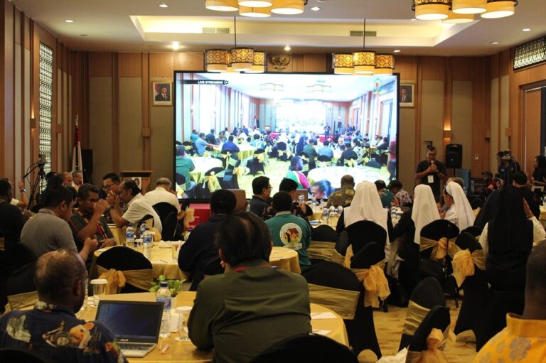 Tutup Lokakarya Pendidikan di Timika, Wabup Emanuel Kemong: Pendidikan adalah Proses Memanusiakan Manusia
