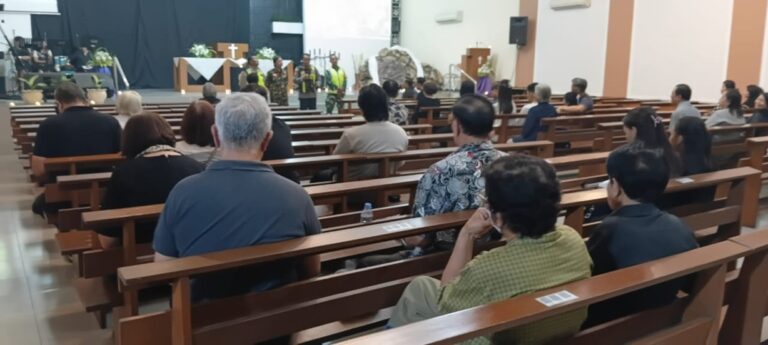 Jaga Kamtibmas dan Pererat Toleransi, Kapolsek Gedongtengen Hadiri Malam Paskah di GKI Wongsodirjan