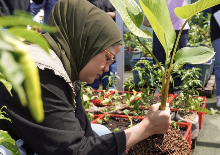 Masuki Usia Emas, The Body Shop Hadirkan Dewberry dan Aksi Tanam untuk Masa Depan