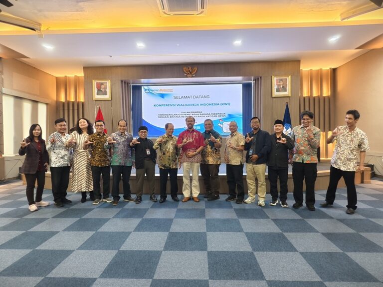 Apresiasi Usaha KWI, Badan Bahasa Berharap Suatu Saat Paus Bicara dalam Bahasa Indonesia