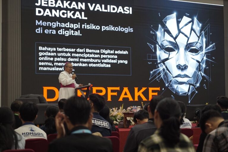 Mgr Didik Ingatkan Komsos Tak Sekadar Pengguna Teknologi di Tengah Kebisingan Digital