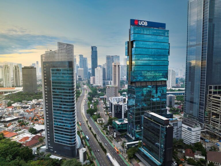 16th UOB Painting of the Year Hubungkan Seniman Indonesia ke Platform Regional dan Global
