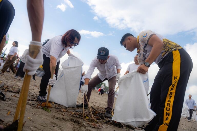Road to Ocean Impact Summit 2026: DANA-KKP Perkuat Komitmen Blue Economy melalui Aksi Bersihkan Pantai