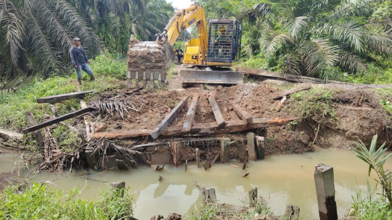 PT GSPP Dukung Infrastruktur Warga melalui Perbaikan Jembatan Penghubung Desa