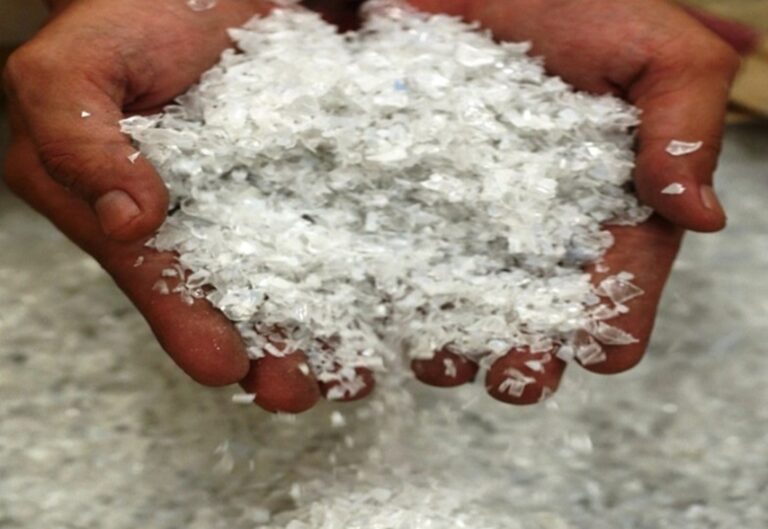 Ketika Plastik Bertemu Radiasi: Menguatkan atau Merusak?