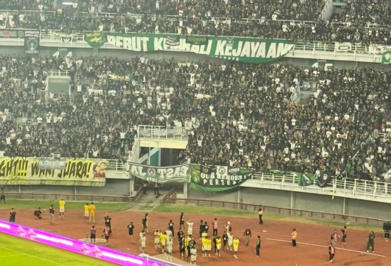 Persebaya dan PSS Heningkan Cipta, Empat Suporter Super Elja Jadi Korban Kecelakaan Tol Madiun