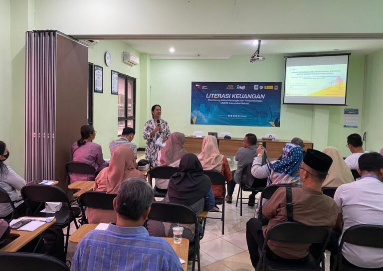 FIA UI dan Bank Artha Graha Internasional Perkuat Literasi Keuangan UMKM Bekasi