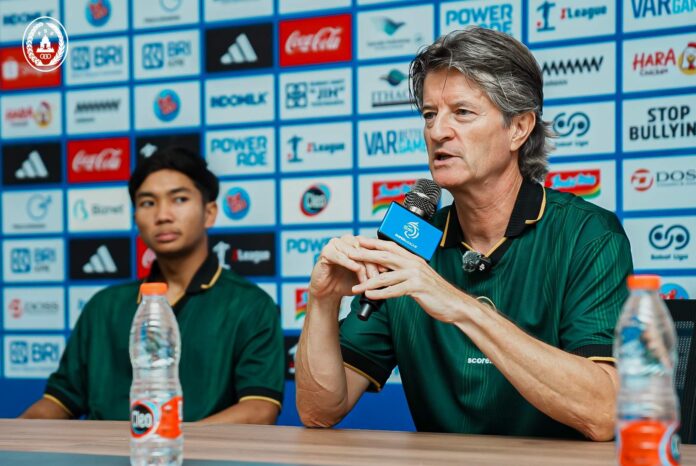 Pelatih_PSS_Sleman_Pieter_Huistra_Hadapi-Borneo-FC-Kebugaran-Pemain-PSS-Meningkat